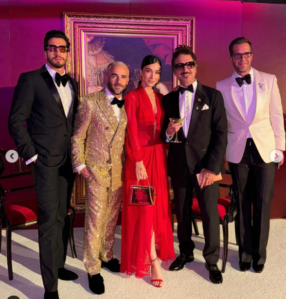 Karla Laveaga y alejandro fernandez pelo negro