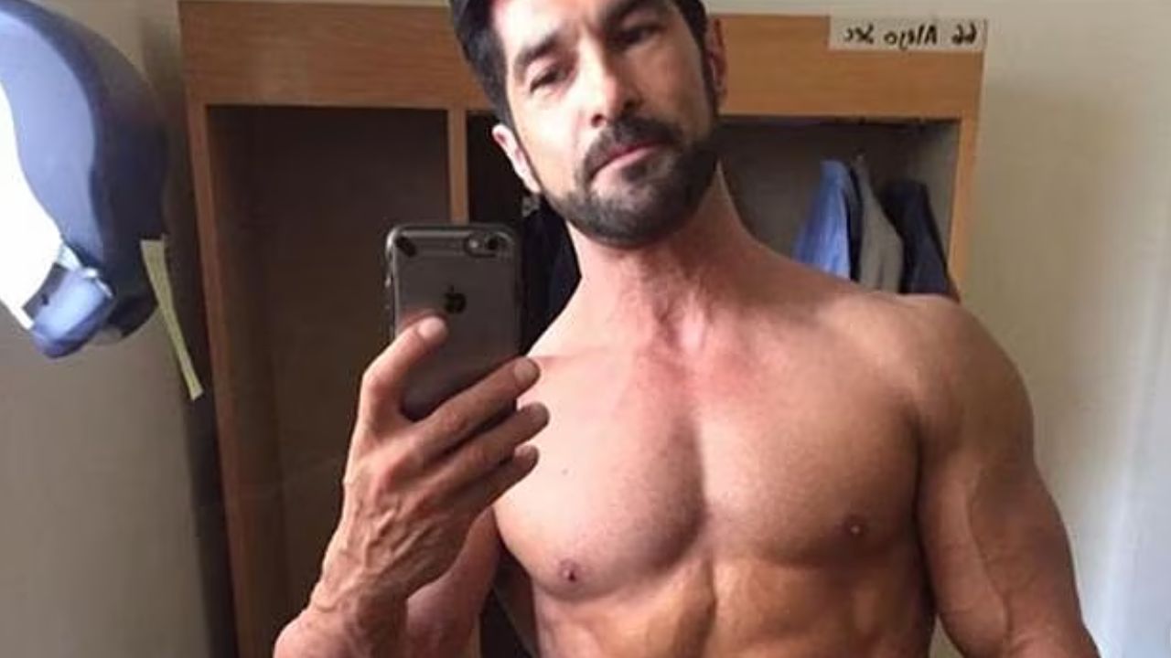 Todo sobre Arturo Carmona, actor que dio besos a Juan Rivera en LCDLF -  Homosensual