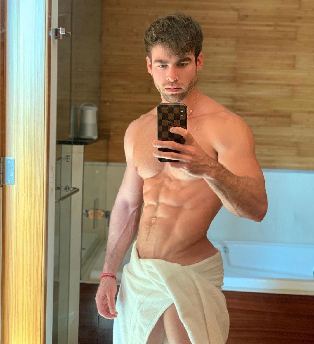 David Ortega foto en toalla