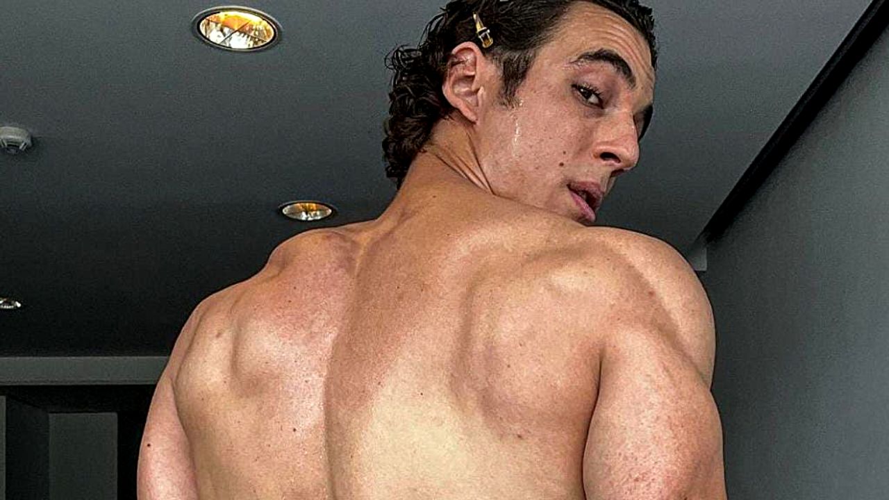Miguel Herrán foto de espalda Instagram