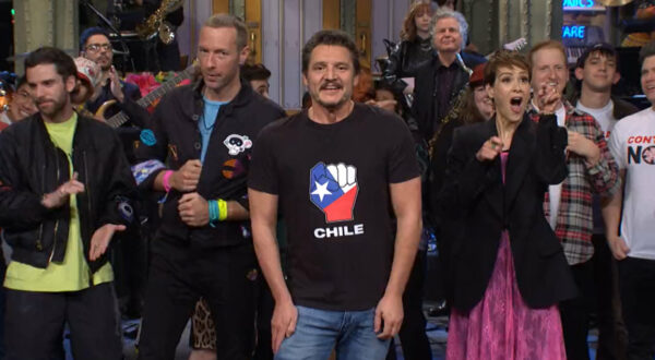 Pedro Pascal con playera de Chile