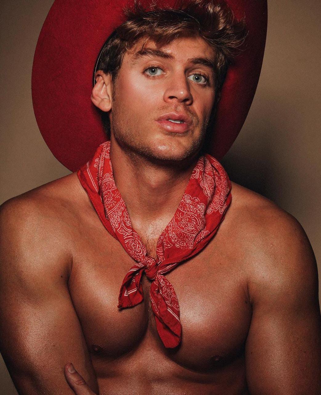 Polo Morín en una sesión de fotos vaquera