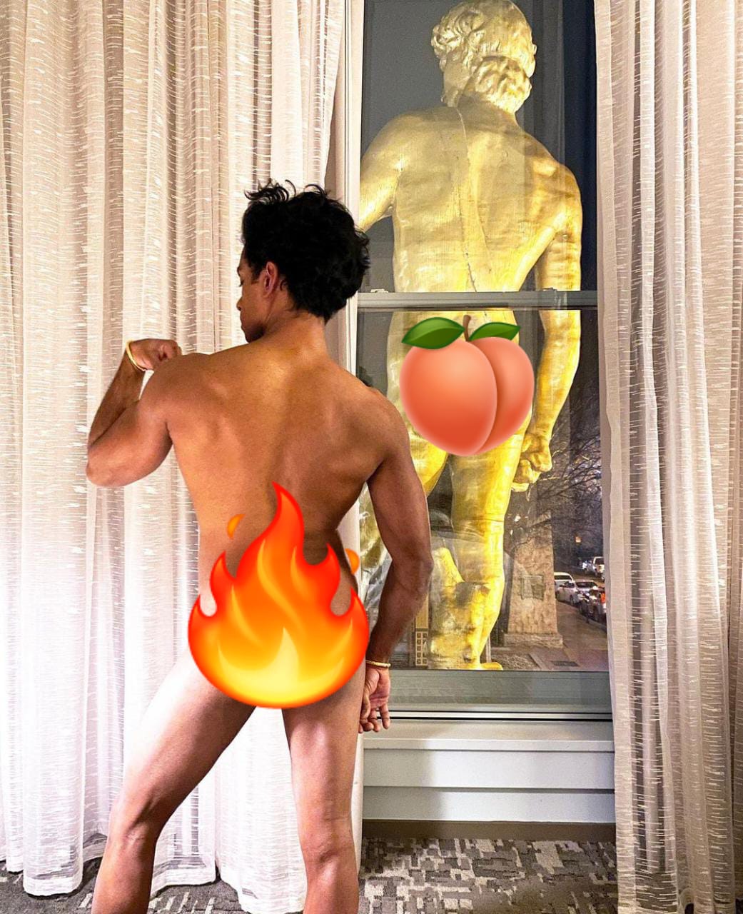 Rajiv Surendra actor de Mean Girls foto de Instagram