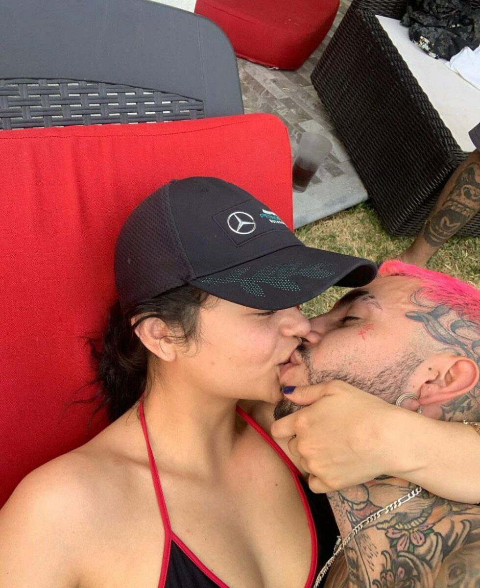 Aldair Leal y Arantxa Carlos beso pareja