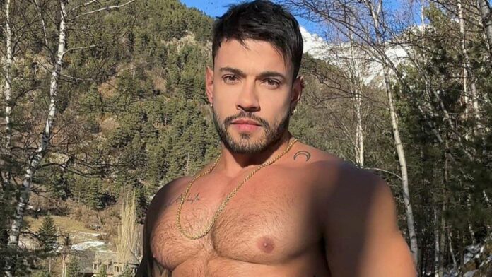 Alejo Ospina beso con Jacob Bojarski pareja novio.