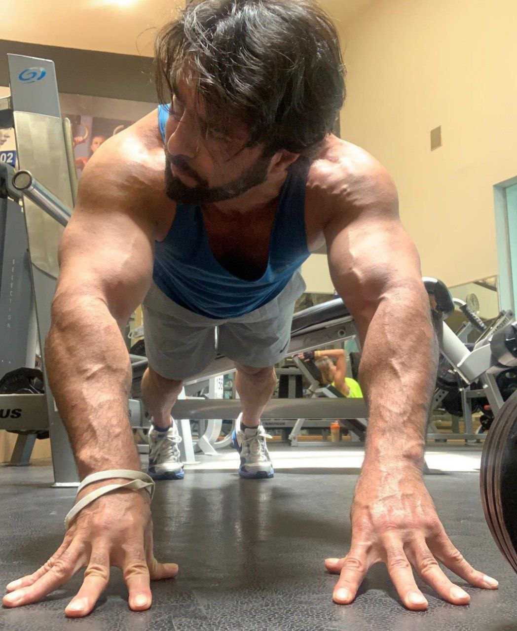 Actor en el gimnasio