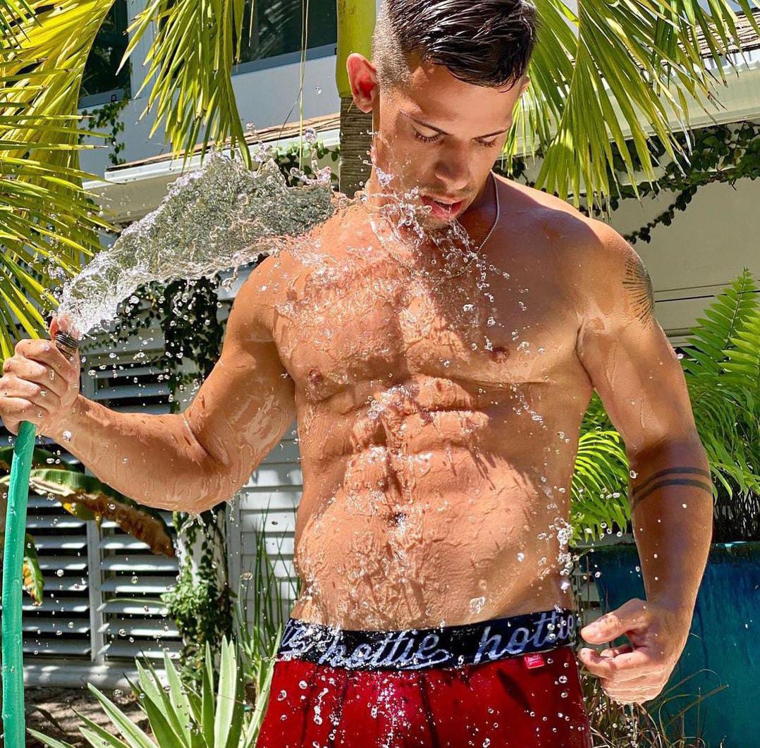 Brent Everett mojado