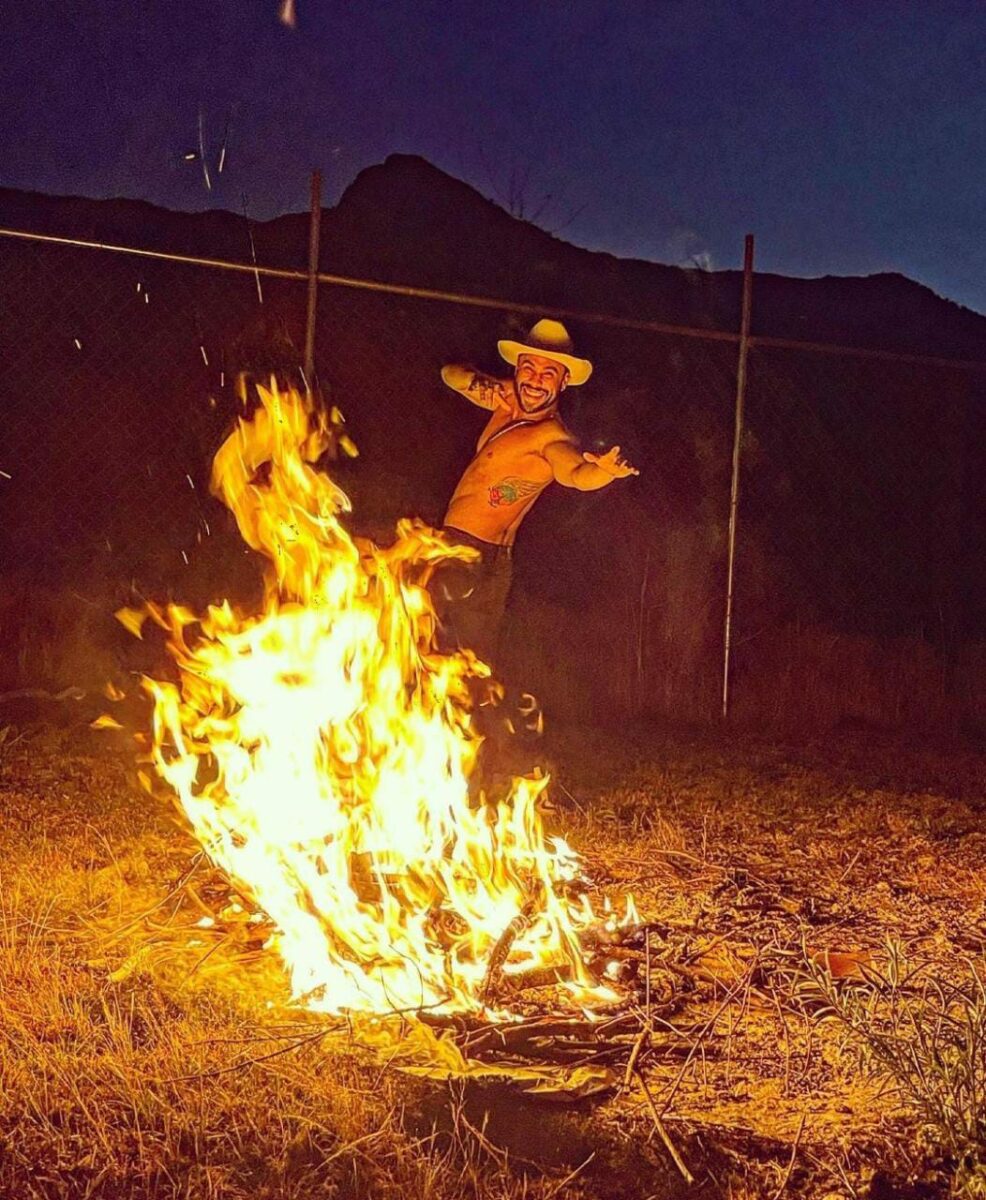 Carlos Speitzer fotos en fogata