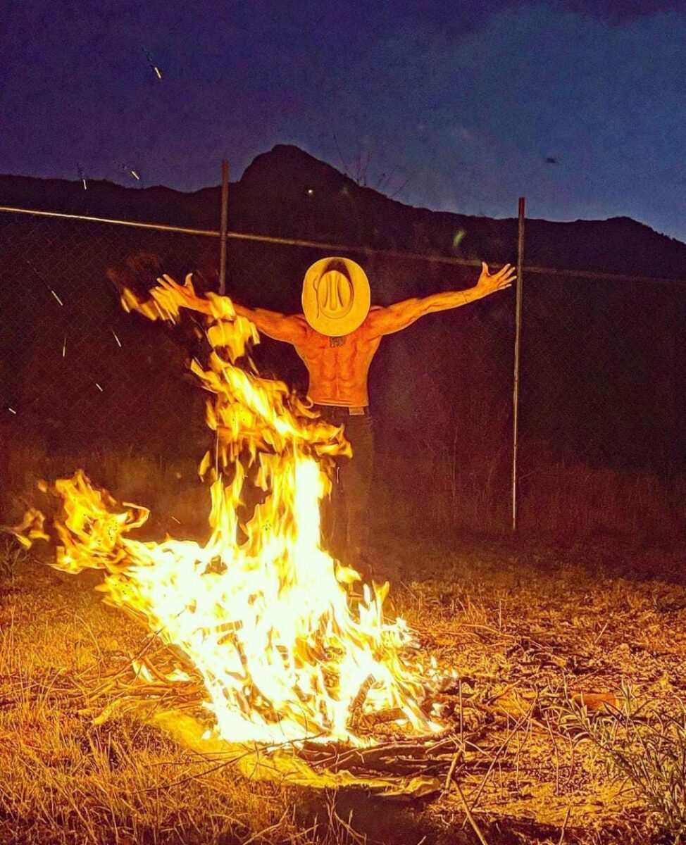 Carlos Speitzer en fogata