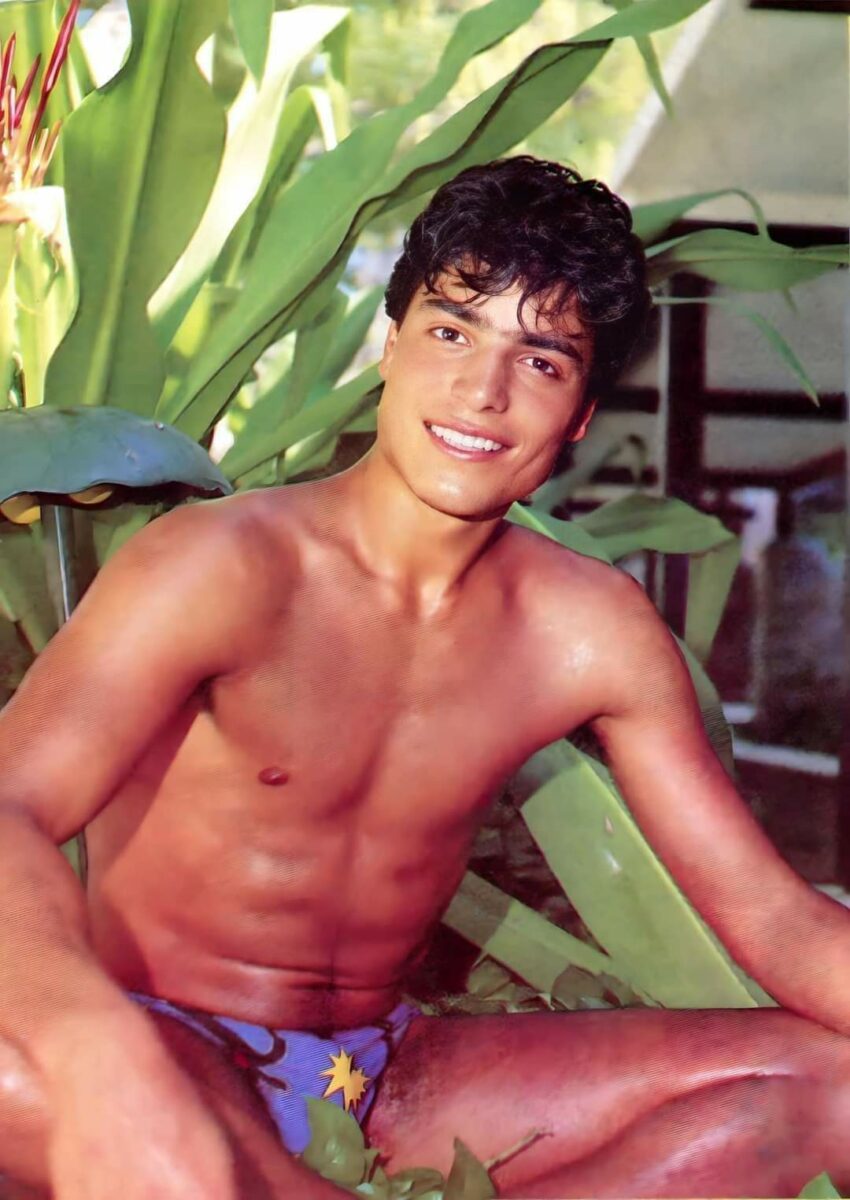 Chayanne sonriendo a loa 18 años