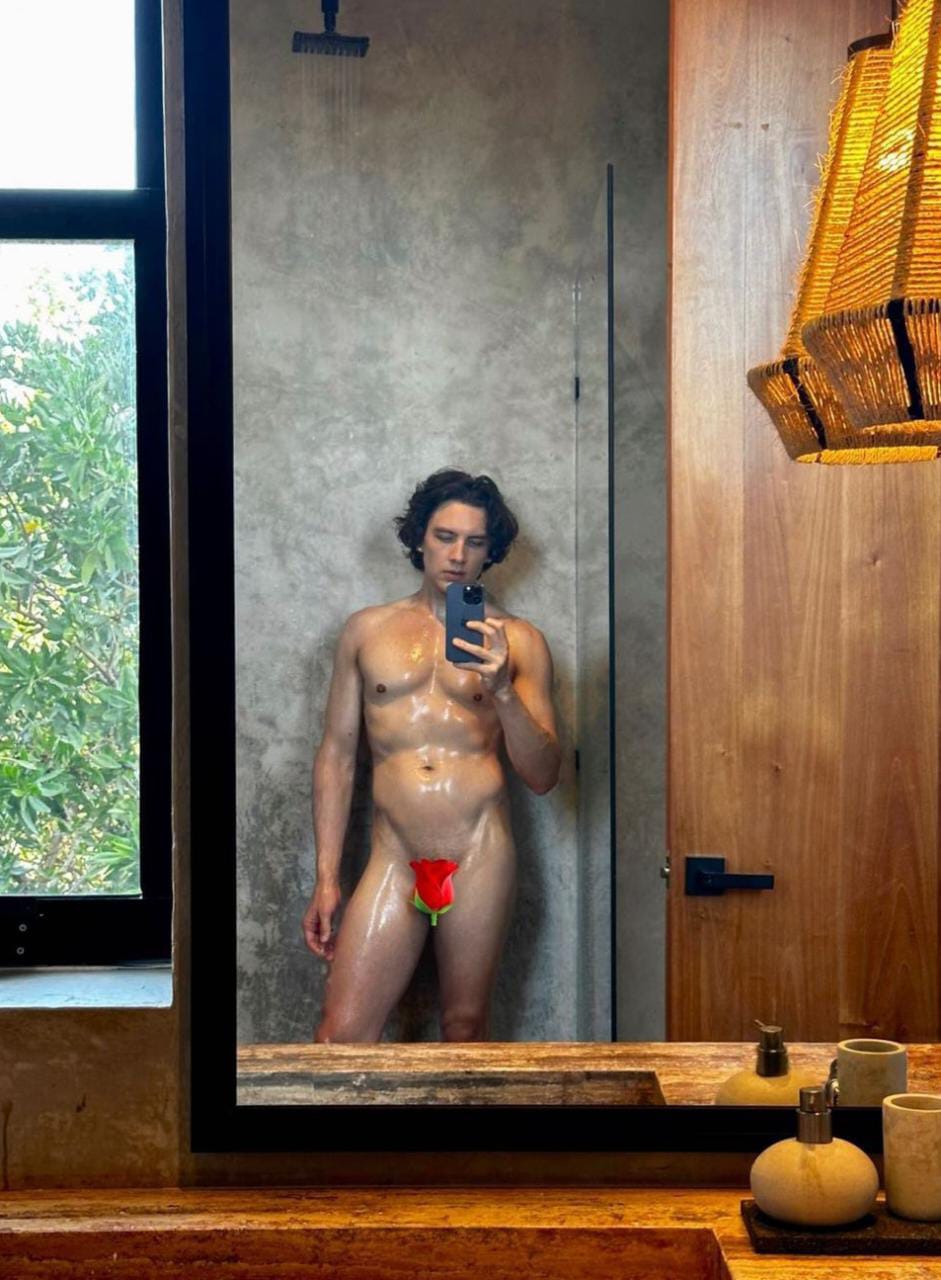 Cody Fern foto sin ropa instagram