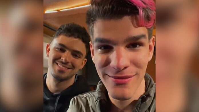 Beso entre joaquín bondoni y nelson carreras los metro todo el mundo habla de jamie