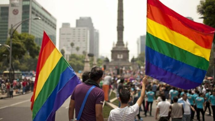 Marcha del Orgullo LGBT+ de Ciudad de México CDMX sin automotores.