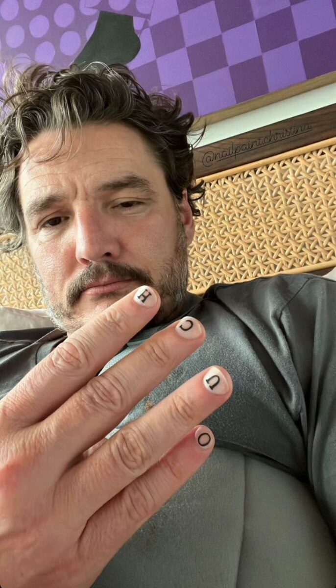 actor manicura uñas