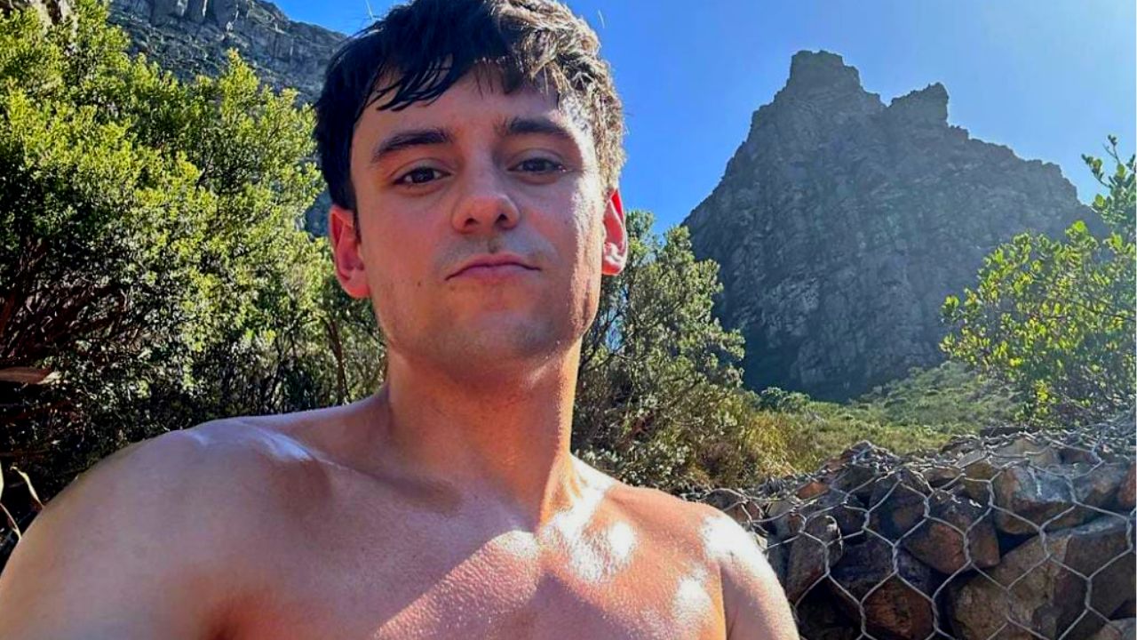 Tom Daley haciendo senderismo en Table Mountain sudáfrica