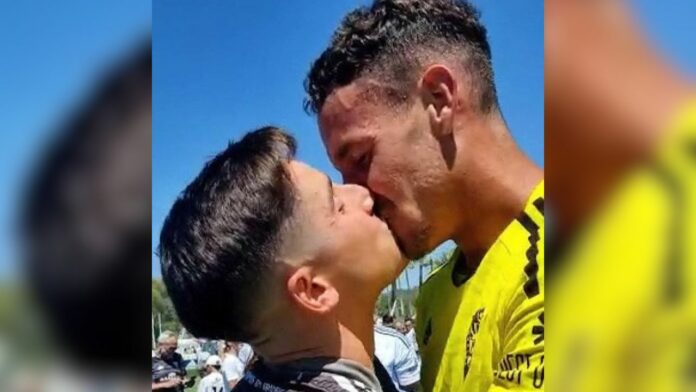 Alberto Lejárraga futbolista portero gay salida del clóset beso pareja novio biografía