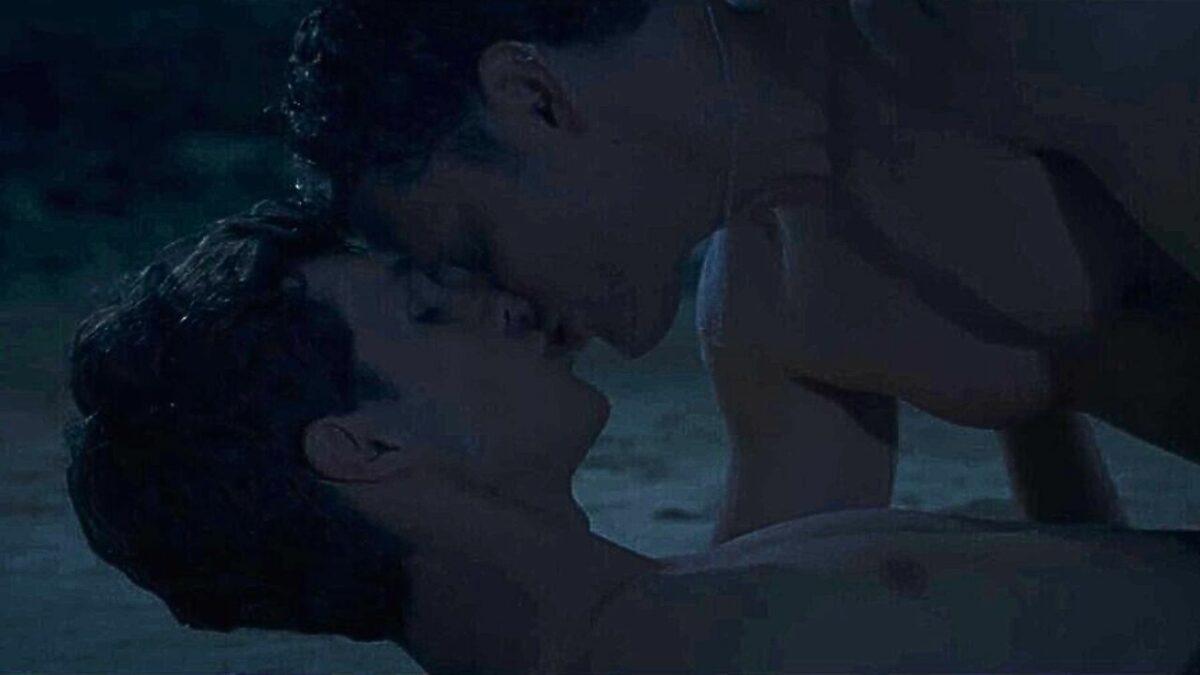 Beso entre Orson e Ibón.