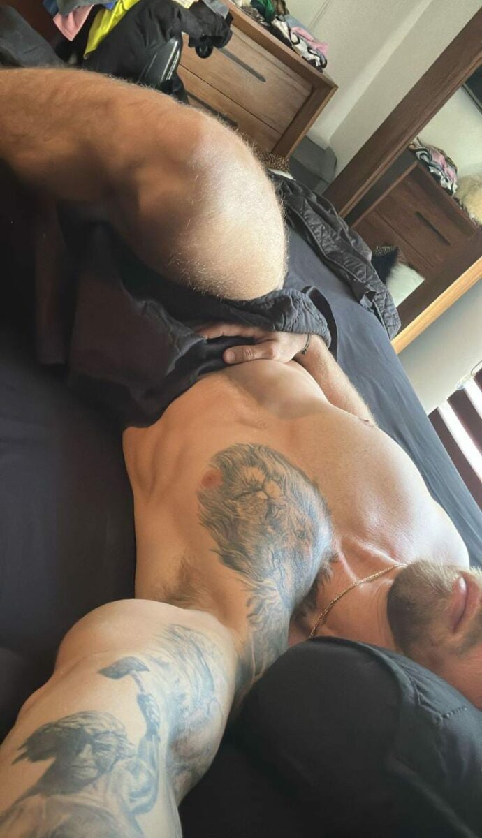 David Ortega fotos en la cama