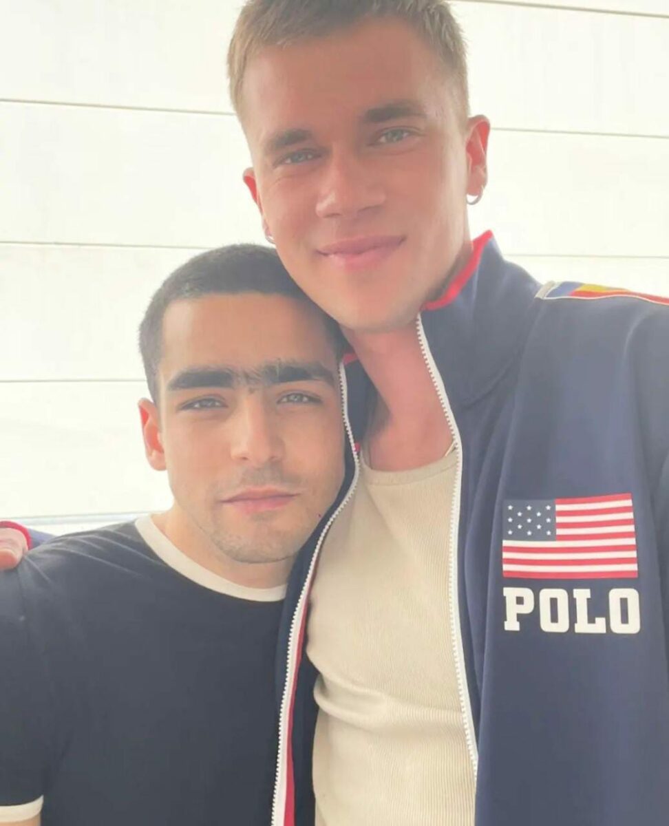 Modelo con Omar Ayuso.