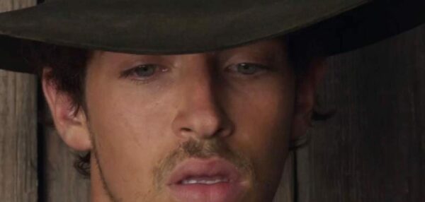 Manu Ríos en Strange Way of Life/Extraña forma de vida.