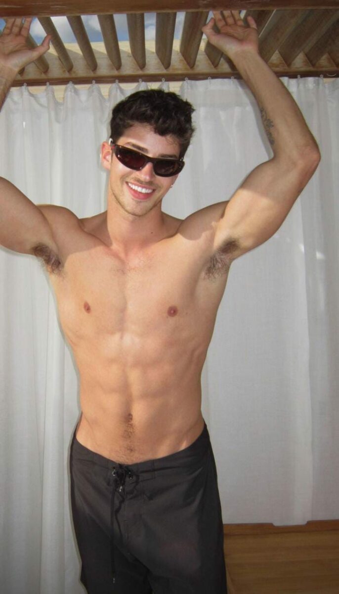 Manu Ríos foto de sus axilas.