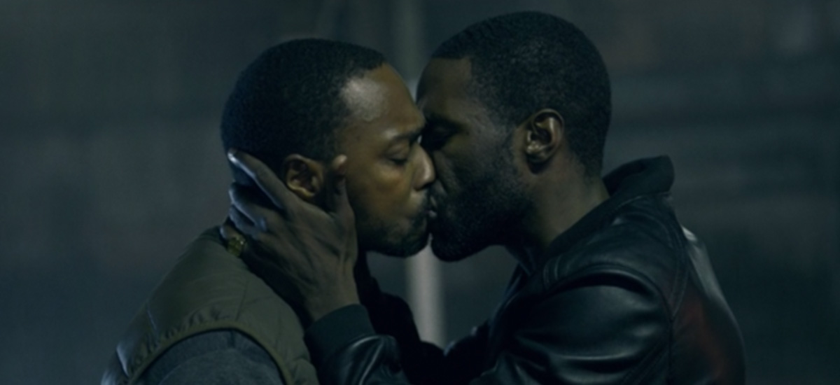 Beso en Striking Vipers