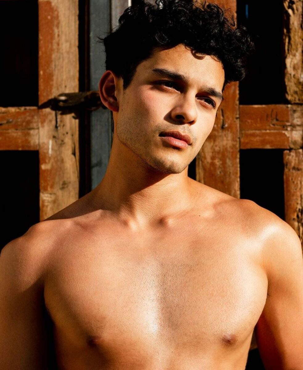 Anthony Keyvan actor de besos kitty quincy q personaje gay sin playera