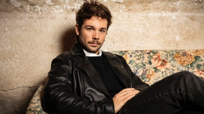 Pedro Almodóvar y Carlos Cuevas en El último sueño audiolibro