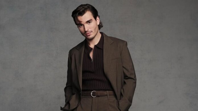 Corey Mylchreest actor de Queen Charlotte a Bridgerton Story biografía series pareja novia rey jorge my orford year