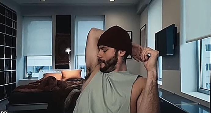 actor axilas en The Other Two