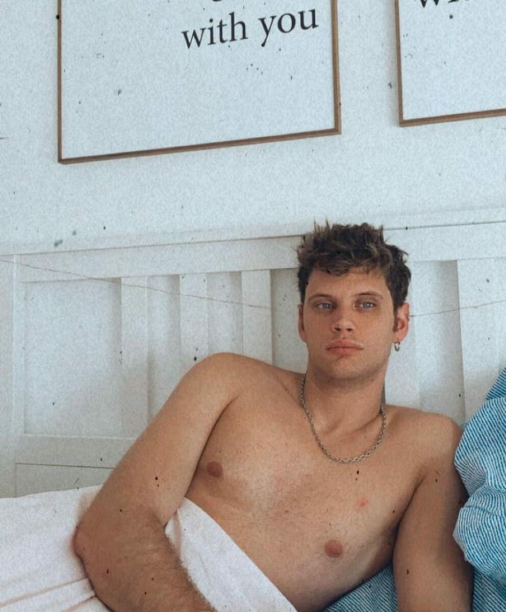 Joan Pedrola en la cama