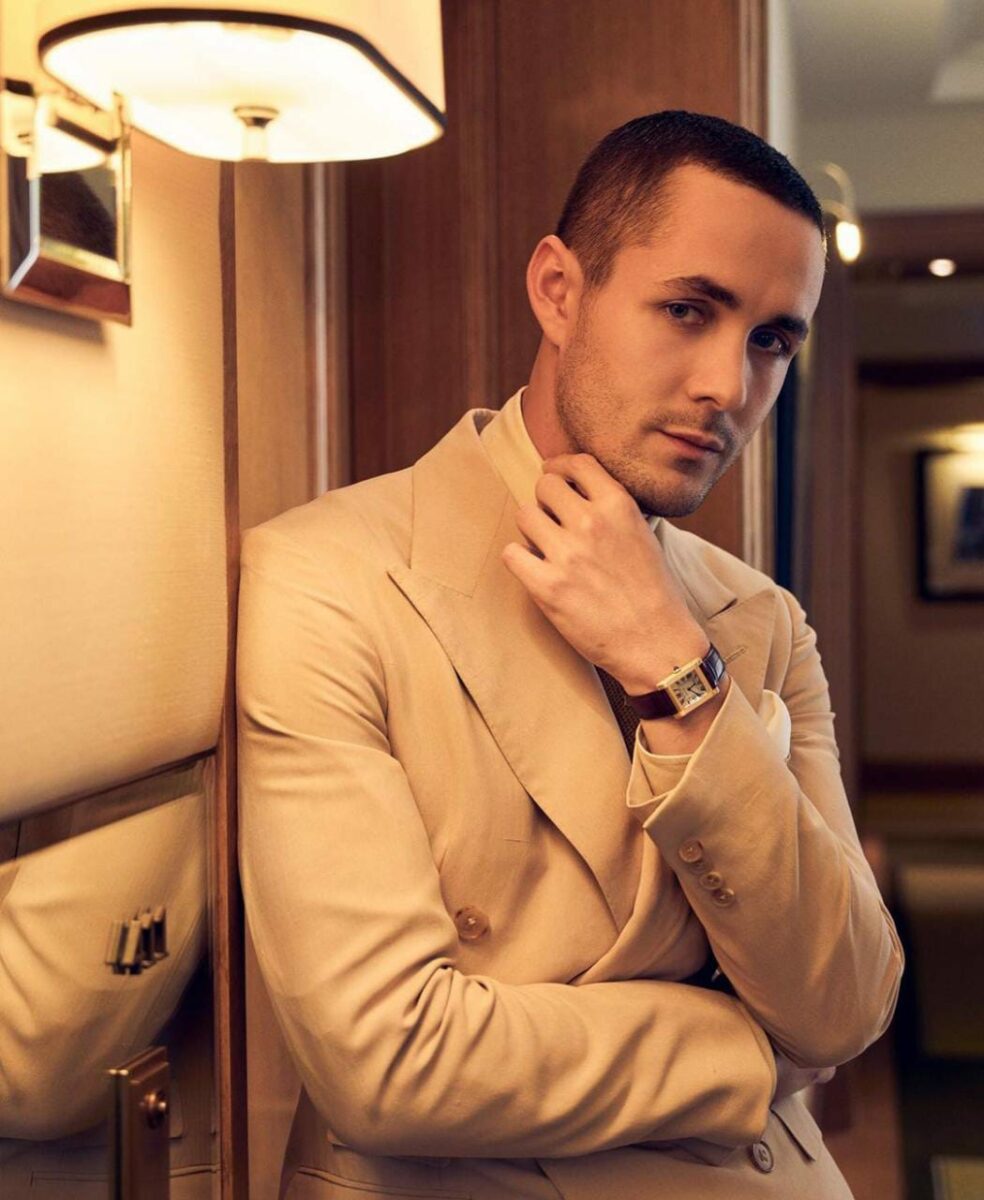 Jonah Hauer King actor elegante rostro ojos estatura