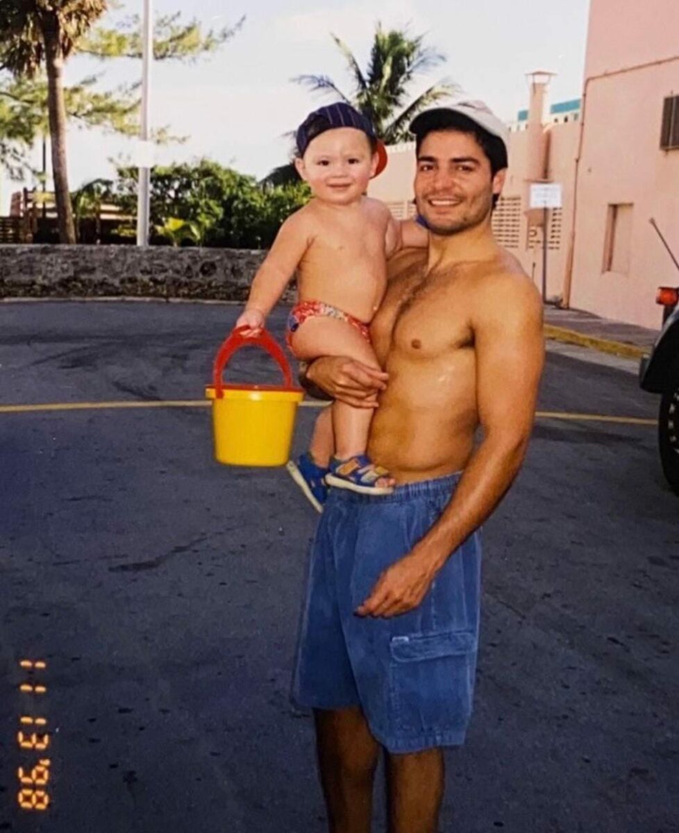 El modelo y diseñador de niño con su papá