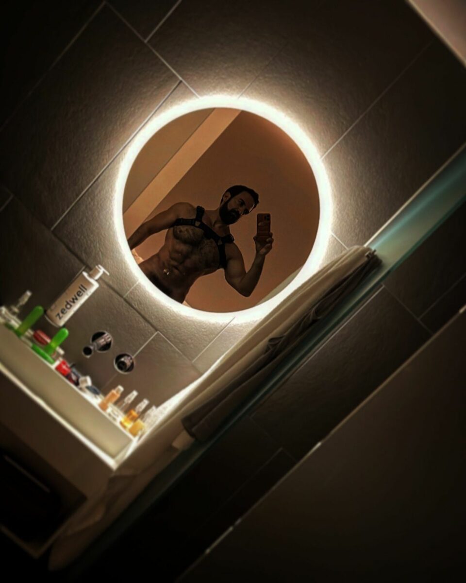 Pablo Perroni foto original con arnés