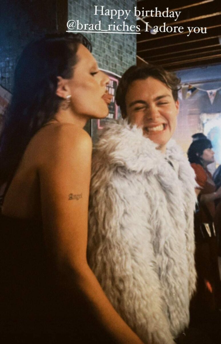 Bel Priestley con Bradley Riches reparto de Heartstopper 2