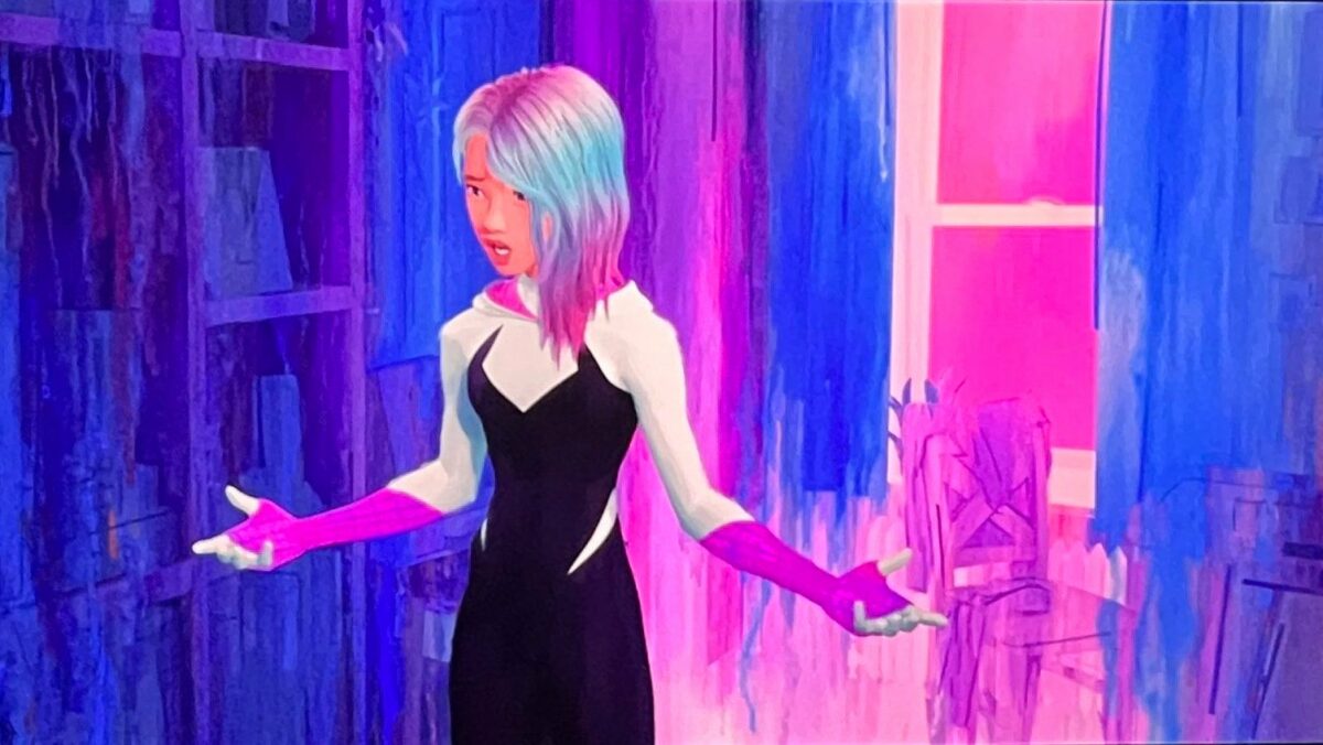 Gwen Stacy cabello con colores de la bandera trans mujer.