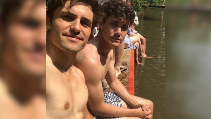 jonah-hauer-king-phil-dunster-actores-la-sirenita-relacion Jonah Hauer-King y Phil Dunster foto juntos relación que tienen los actores