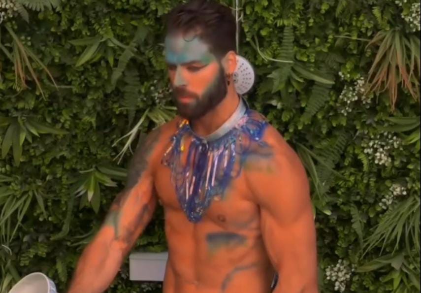 actor de la casa de los famosos sin playera fotos