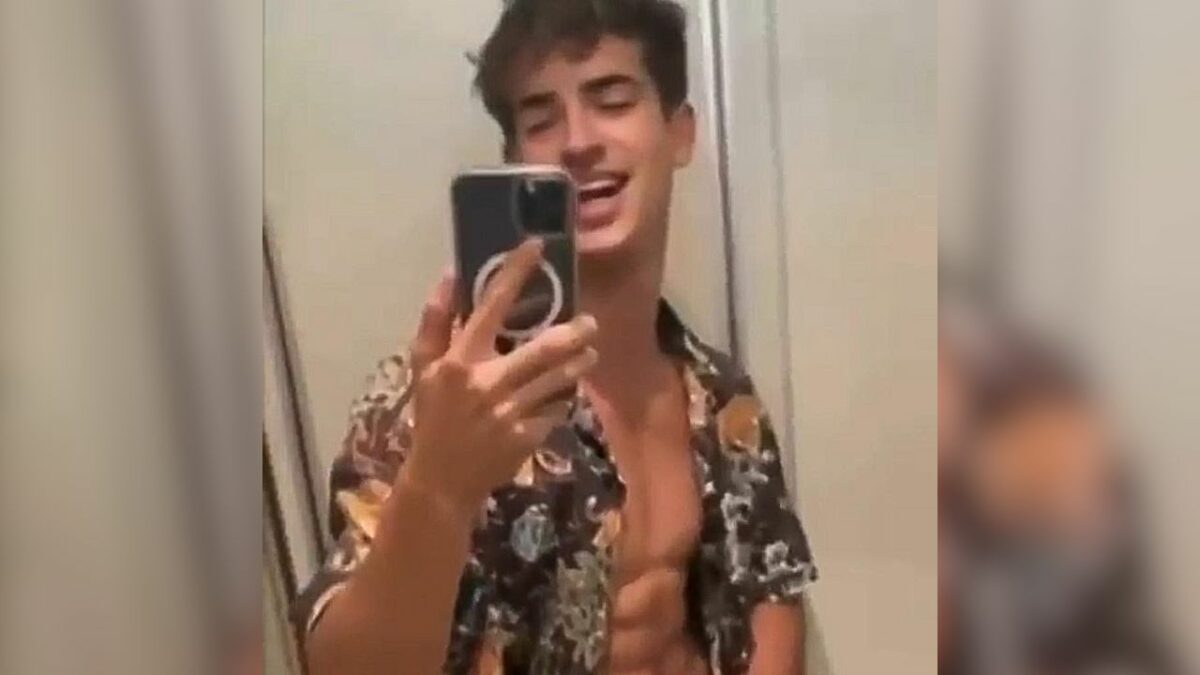 Manu Ríos Fernández video explícito avión