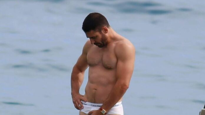 Miguel Ángel Silvestre sin ropa calzones traje de baño ibiza