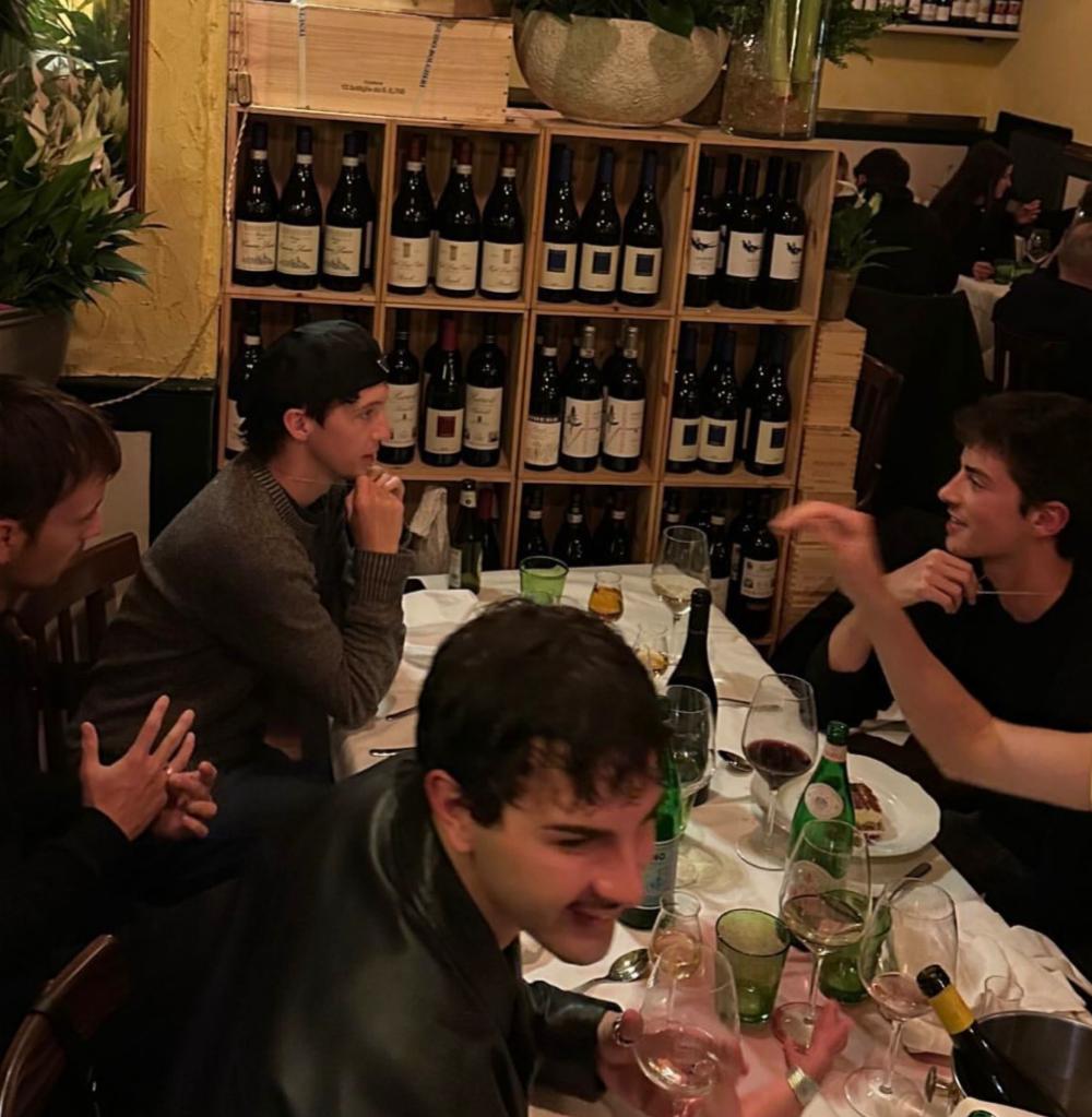 Troye Sivan Manu Ríos cena en italia