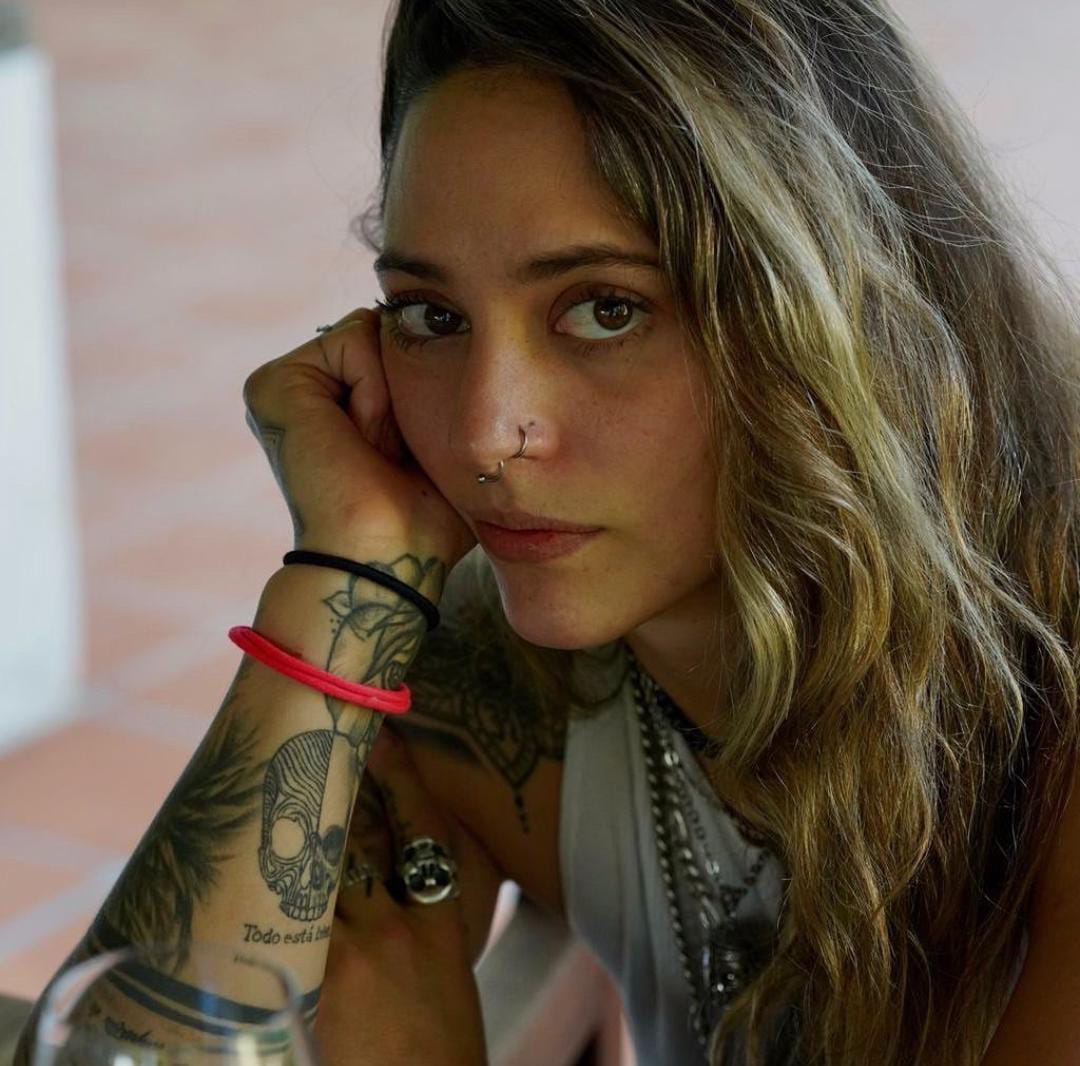 Ximena Duggan baterista lesbiana lgbt