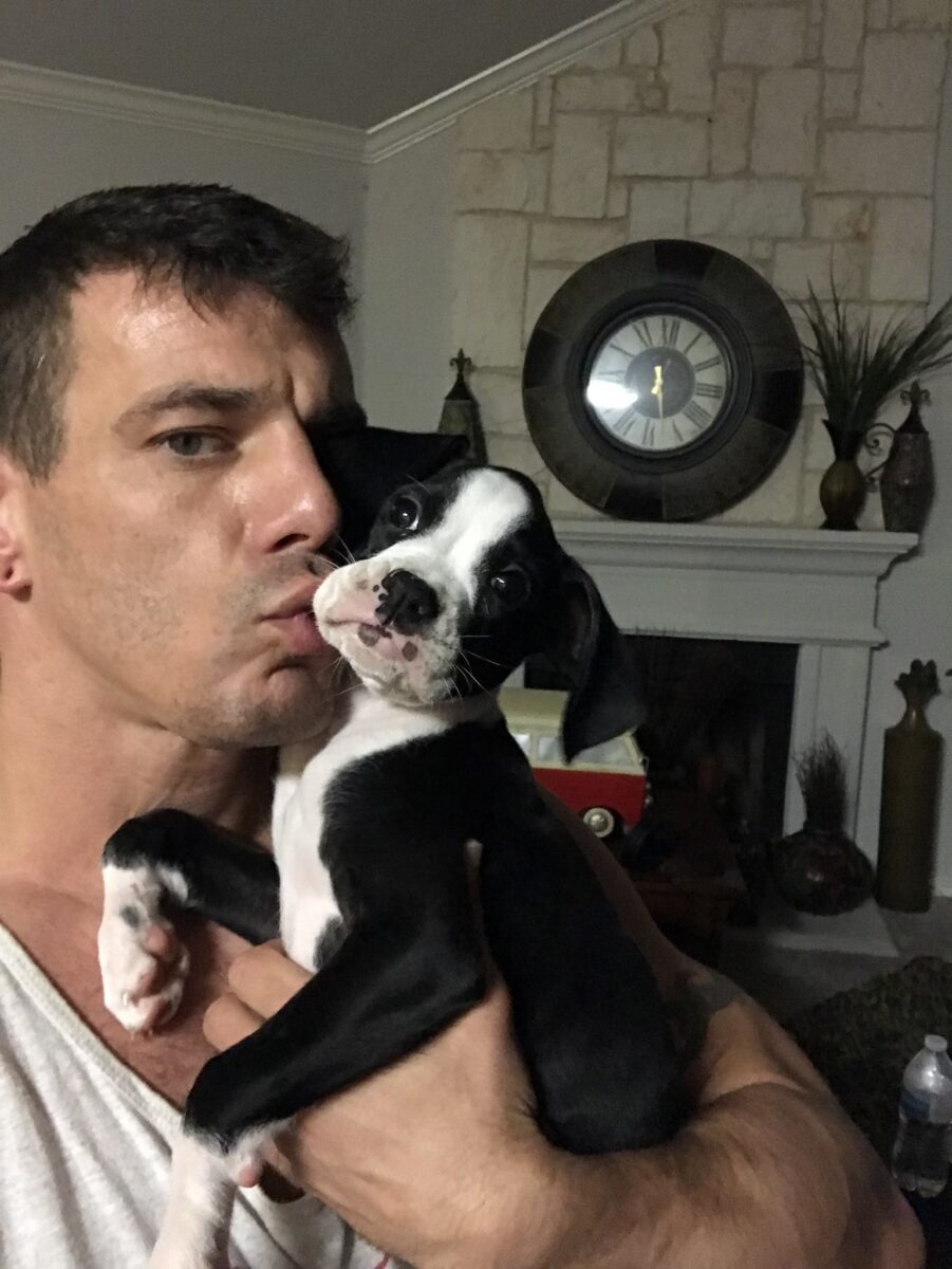 Jesse Santana con perrito