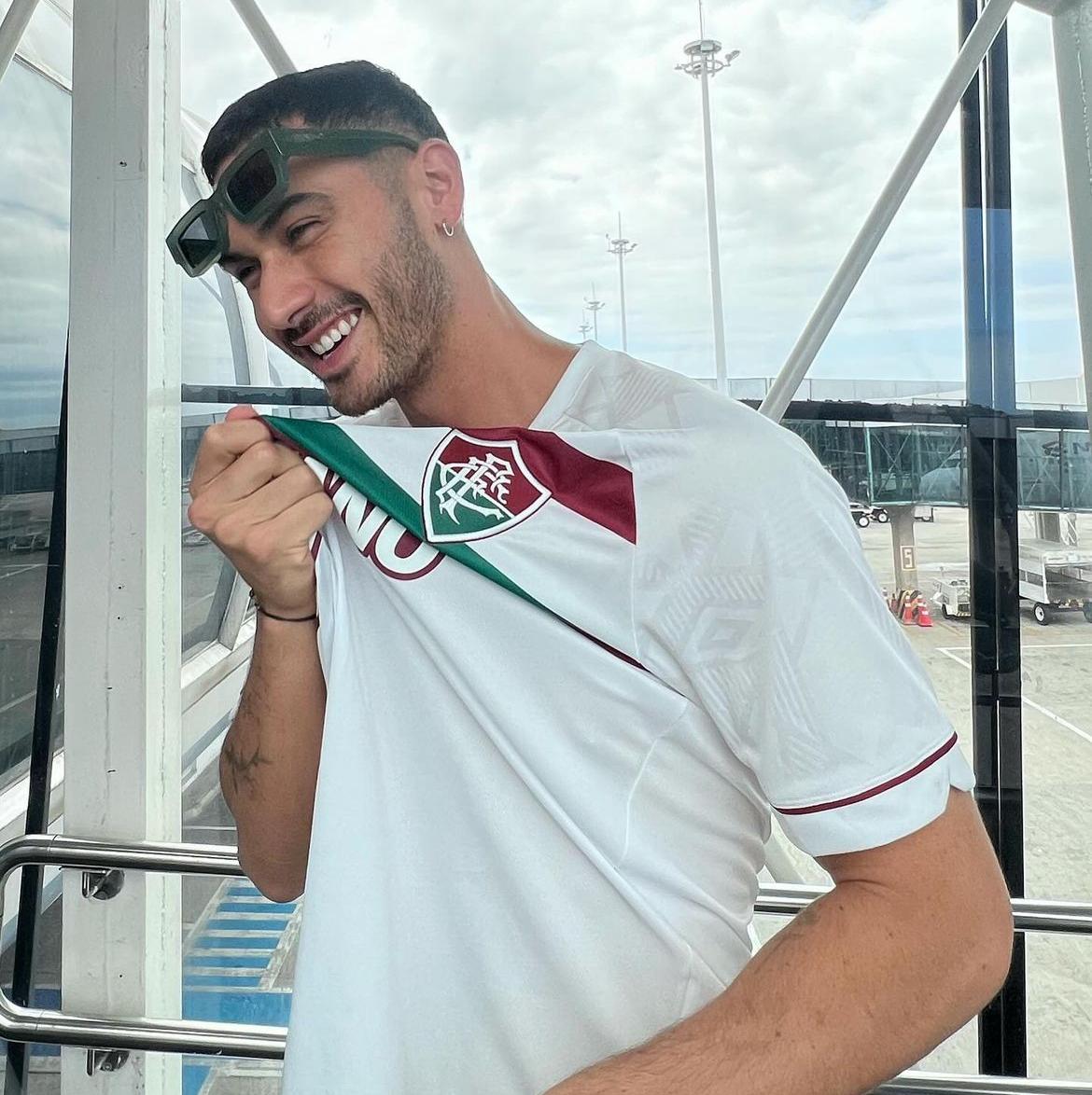 actor con la playera del fluminense