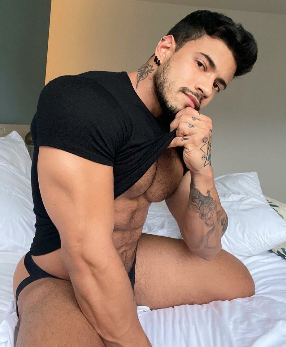 Alejo Ospina foto en la cama