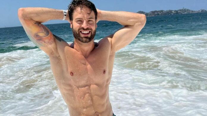 Jorge Losa actor fotos biografía pareja en la casa de los famosos méxico LCDLFMX sin playera camisa abierta