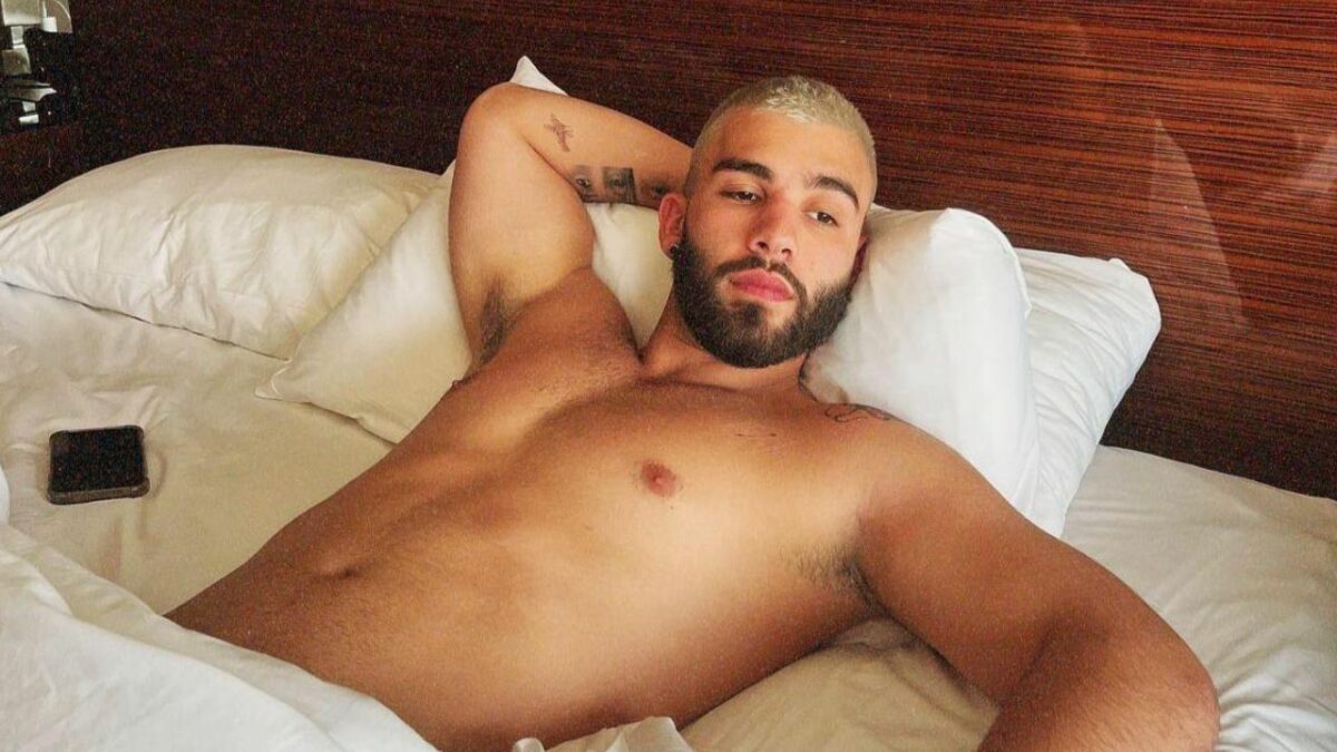 Manuel Turizo en la cama famosos fotos