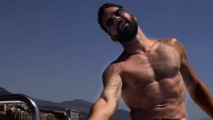 Ricky Martin video en yate con acompañantes tras divorcio hijos mellizos gemelos