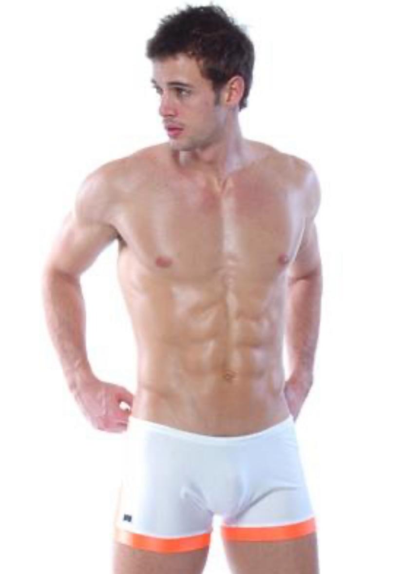 William Levy en ropa interior