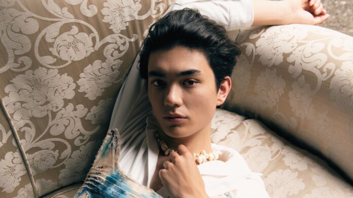 William Gao actor de Heartstopper Tao Xu fotos biografía pareja sexualidad actor modelo músico